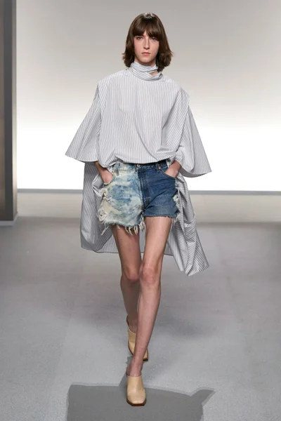 Look 19